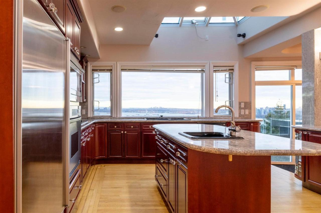 Luxury Guest house West Vancouver